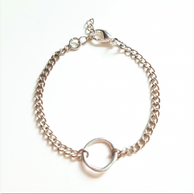 zilverkleurig armbandje rond